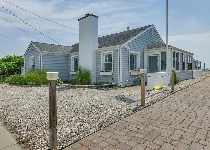 Cozy Westbrook Vacation Rental - Walk To Beach!