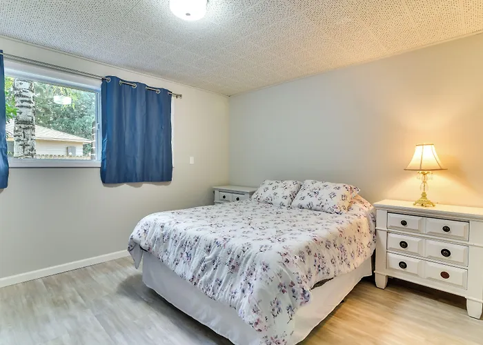 Serene Forest Grove Home W/ Deck & Stunning Views!