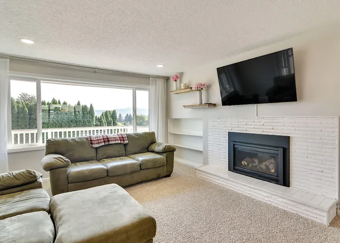 Serene Forest Grove Home W/ Deck & Stunning Views!