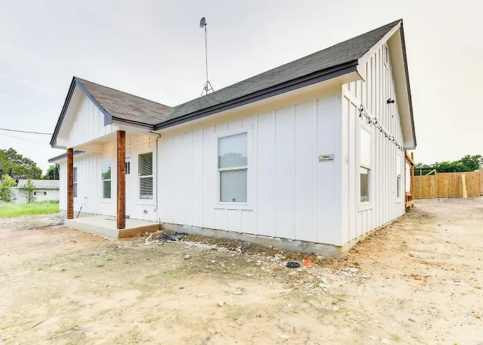 Texas Family Home W/ Hot Tub: 1 Mi To Lake Whitney