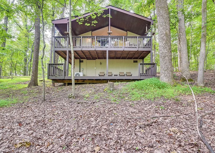 Charming Hedgesville Retreat W/ Deck + Fireplace!
