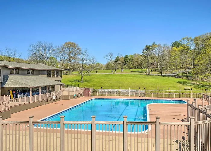 Charming Hedgesville Retreat W/ Deck + Fireplace!