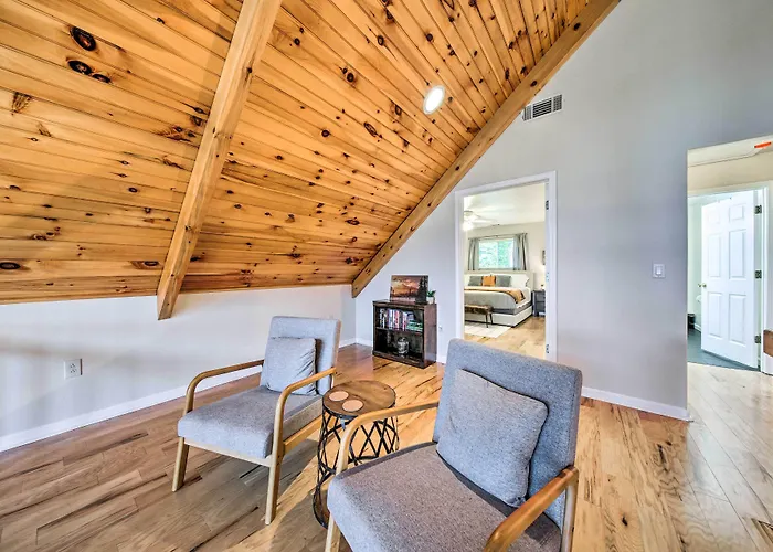 Huge Blairsville Cabin: Game Room + Mtn View!