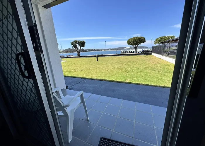 Zorba Waterfront Motel