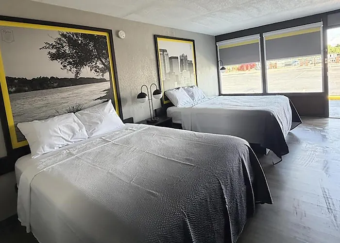 Super 8 By Wyndham Birmingham