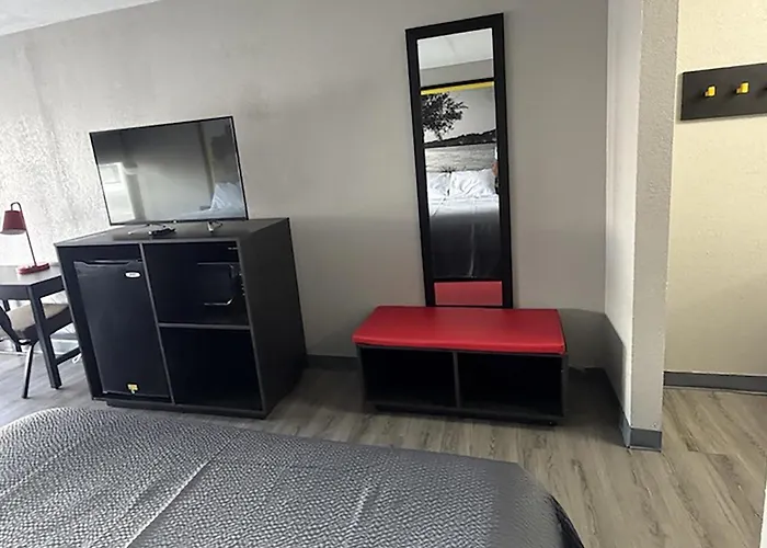 Super 8 By Wyndham Birmingham