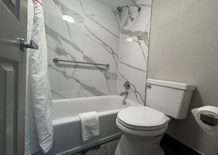 Red Roof Inn Arlington - Entertainment District