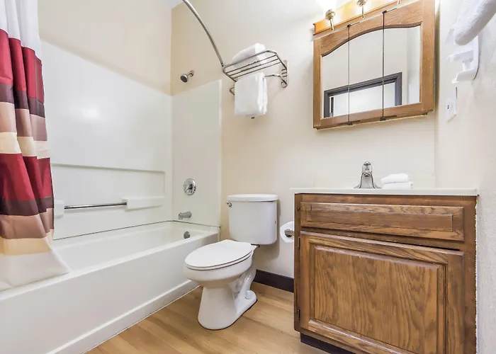 Red Roof Inn & Suites Omaha - Council Bluffs