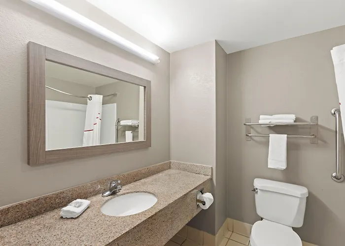 Red Roof Inn & Suites Newnan