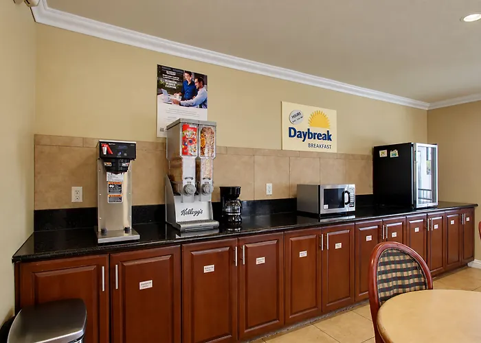Days Inn By Wyndham Kingman East