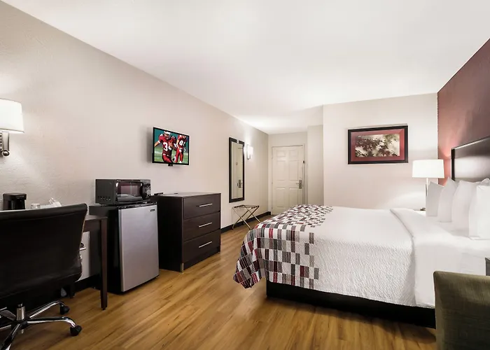 Red Roof Inn & Suites Knoxville East