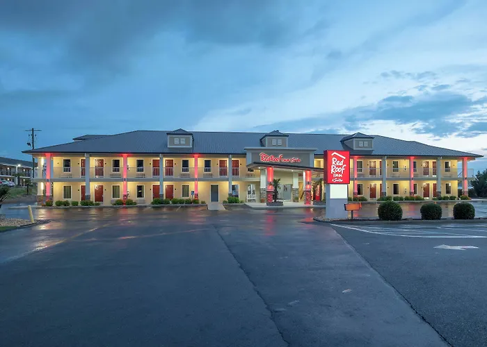 Red Roof Inn & Suites Calhoun