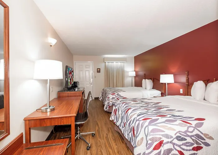 Red Roof Inn & Suites Calhoun