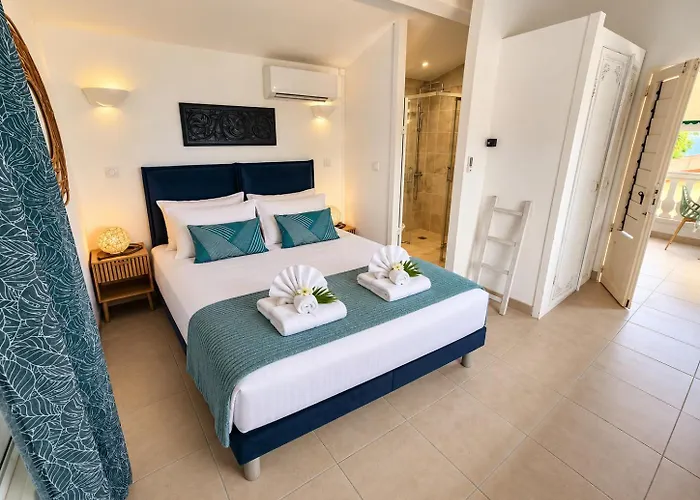 Anoli Lodges
