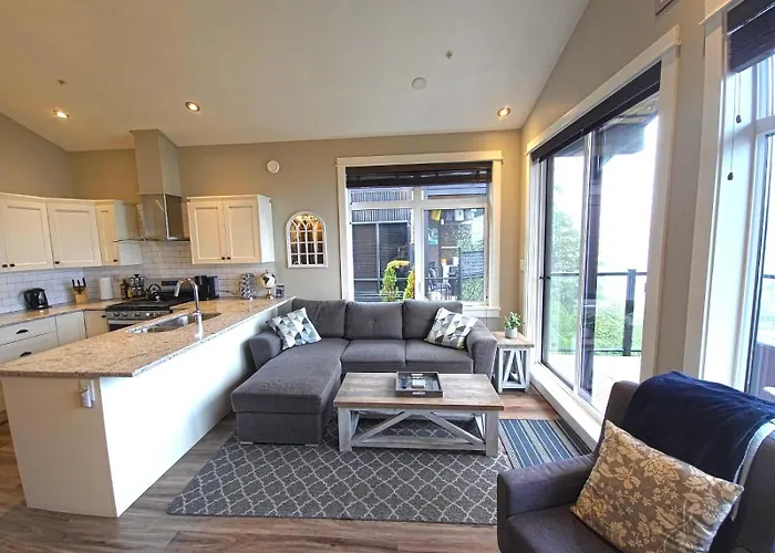 Sandy Feet Retreat Port Renfrew- Oceanfront 2Br Modern Cottage