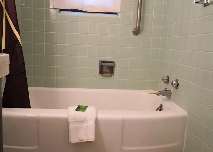 The Evergreen Motel In Kansas
