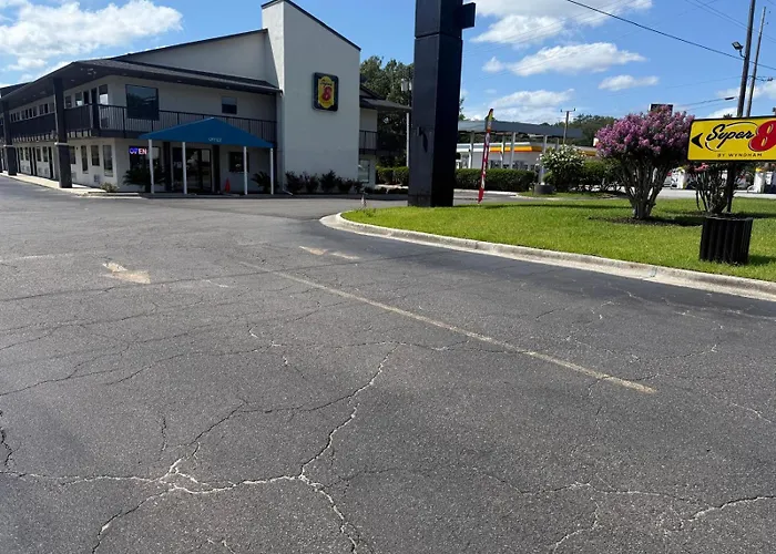 Super 8 By Wyndham Richmond Hill