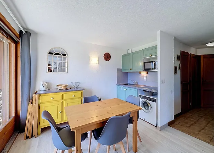 Charmant 2 Pieces + Coin Cabine, Proche Centre Combloux, Rdj, Terrasse, Parking Et Casier A Skis
