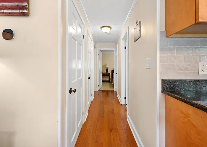 Boothbay Harbor Home With Water Views | Near Dining & Whale Watching