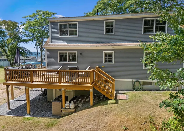 Boothbay Harbor Home With Water Views | Near Dining & Whale Watching
