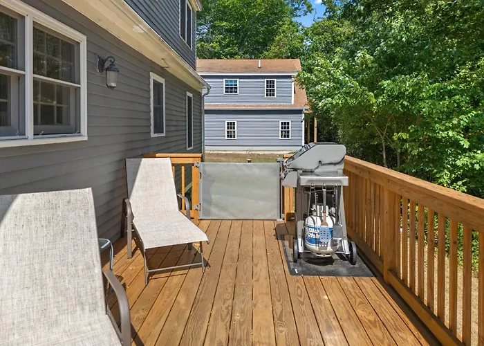 Boothbay Harbor Home With Water Views | Near Dining & Whale Watching