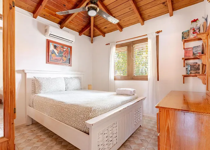 La Cortesana Cozy Apt Steps To The Beach