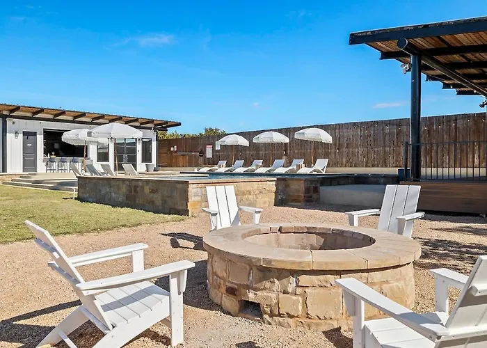 10 Bedroom - Pool - Hot Tub - Pickleball - Firepit