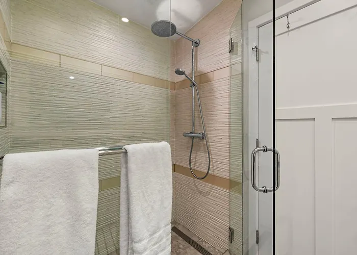 Private Blufftop Retreat With Ocean Views & Hot Tub