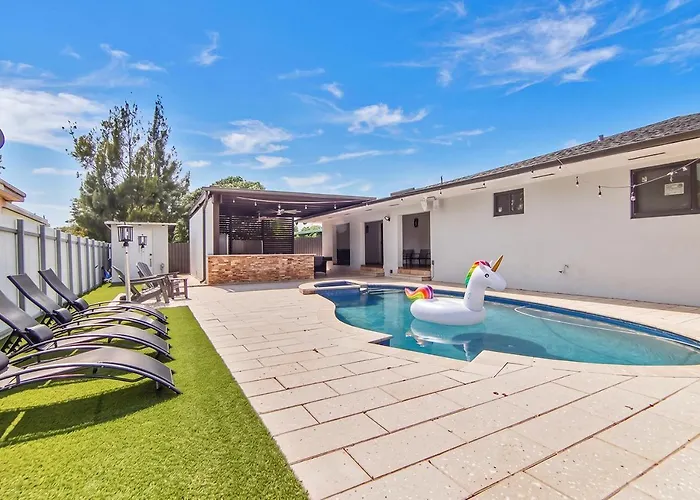 Miami House Pool Game Room Bbq L24
