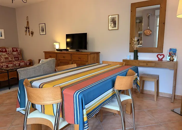 Appartement Fonctionnel Avec Balcon, Garage Et Wifi - Parfait Pour 4 Personnes Pres Des Pistes