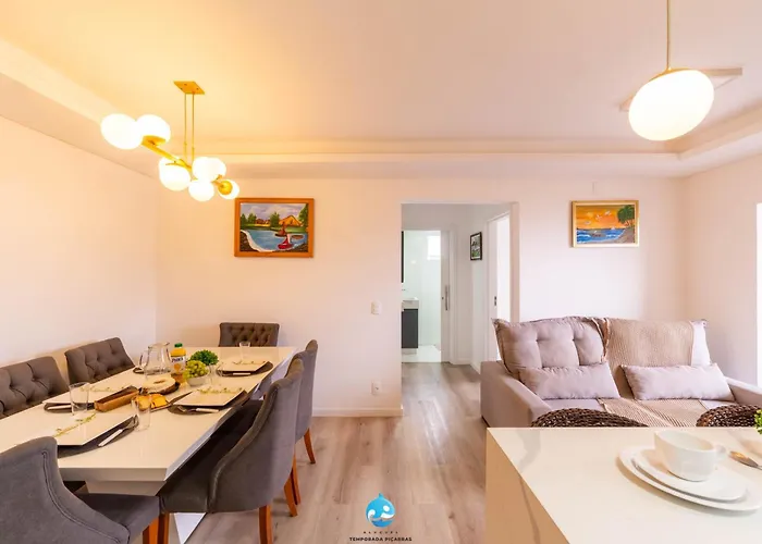 Apartamentos em Bal Piçarras 150 M DA PRAIA com SACADA, WI-FI, PISCINA, PORTARIA 24h, PLAYGROUND e vaga de GARAGEM