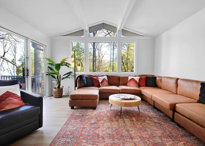 Cozy Retreat Near Paris Mtn State Park Sleeps 12