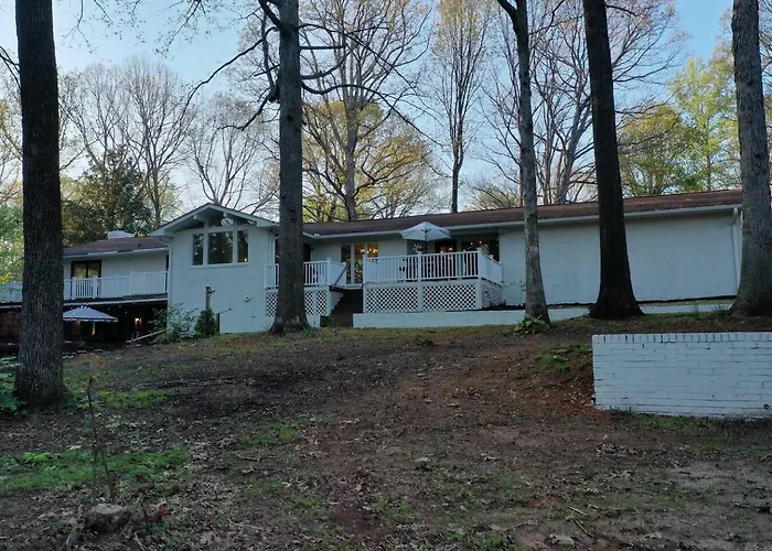 Cozy Retreat Near Paris Mtn State Park Sleeps 12
