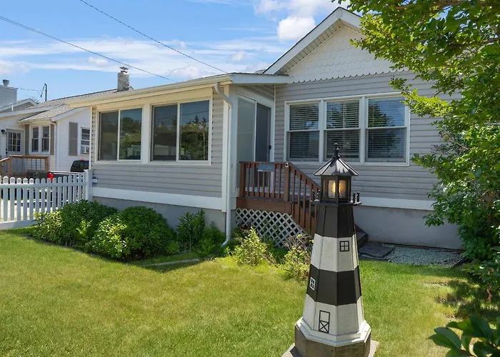 Peconic Sound Beach Cottage Walk To Sound