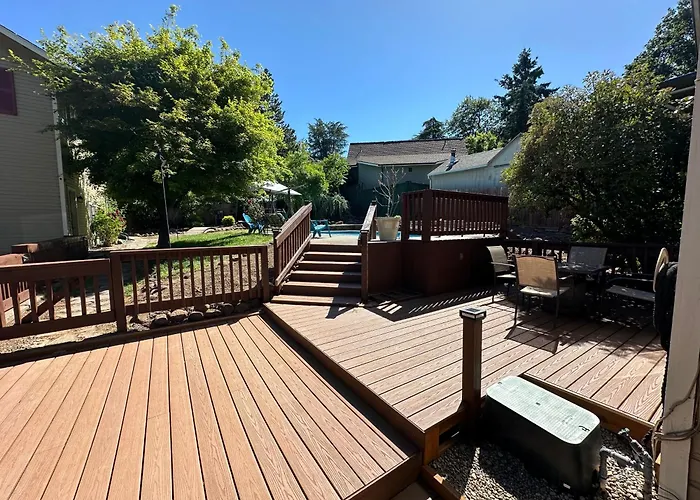 Family Retreat W Pool Hot Tub 3 Private Homes