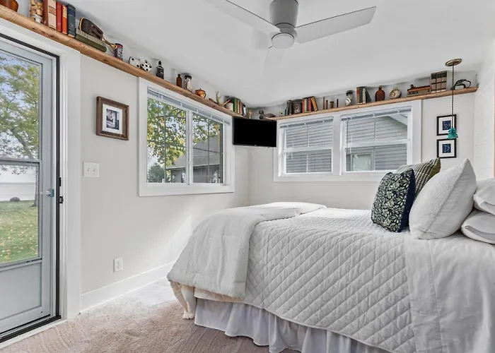 Hickory Hideaway Cozy 2-Bedroom Home On Lake Winnebago