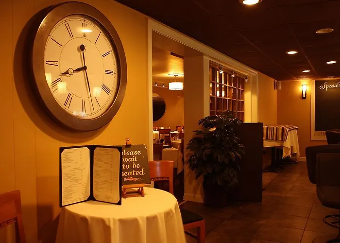 Macaluso'S At The Lantern Lodge