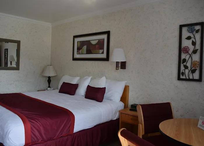 Travelers Inn