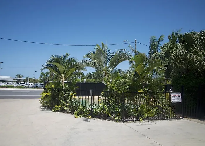 Cool Palms Motel