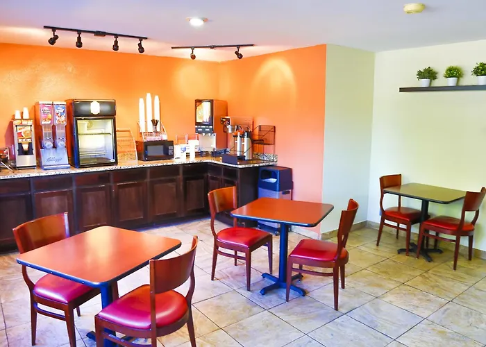 Super 8 By Wyndham Charlotte University