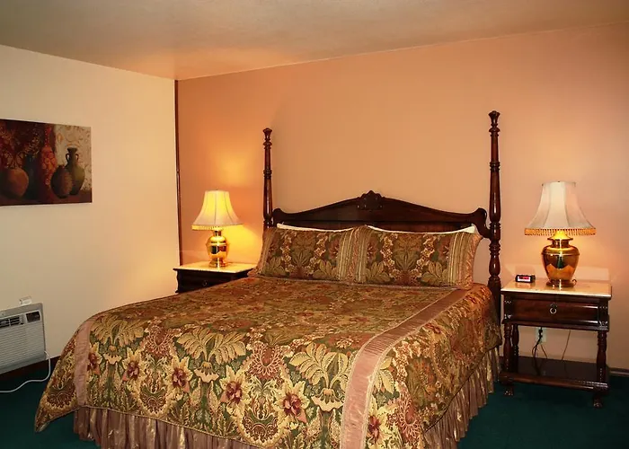 Lookout Inn Guesthouse And Suites