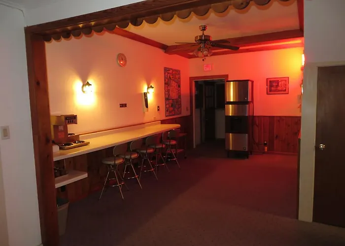 Travelers Inn Motel - Eagle River Downtown