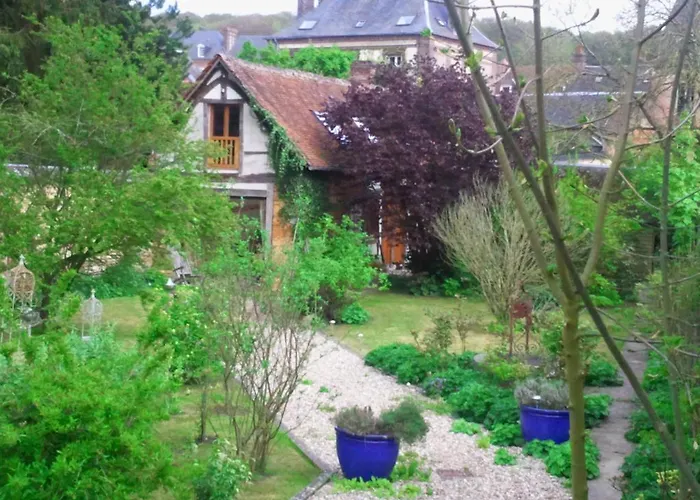 Au Fond Du Jardin Maison D'Hotes