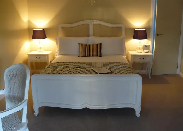Llewellin'S Guest House