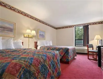 Rodeway Inn Lawrence