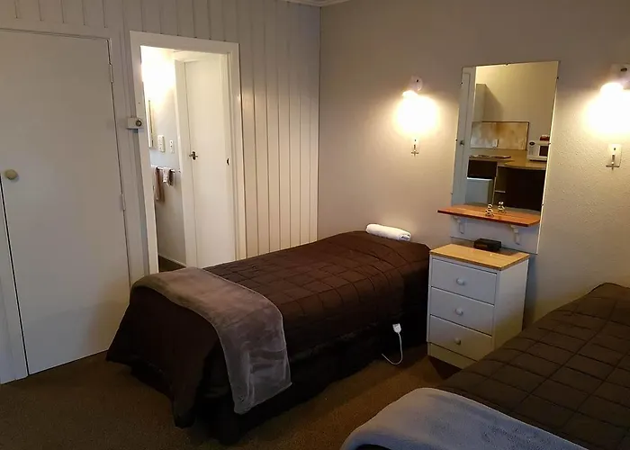 Camberley Court Motel
