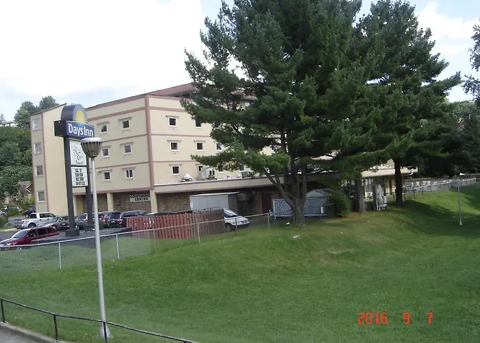Days Inn Oil City Conference Center