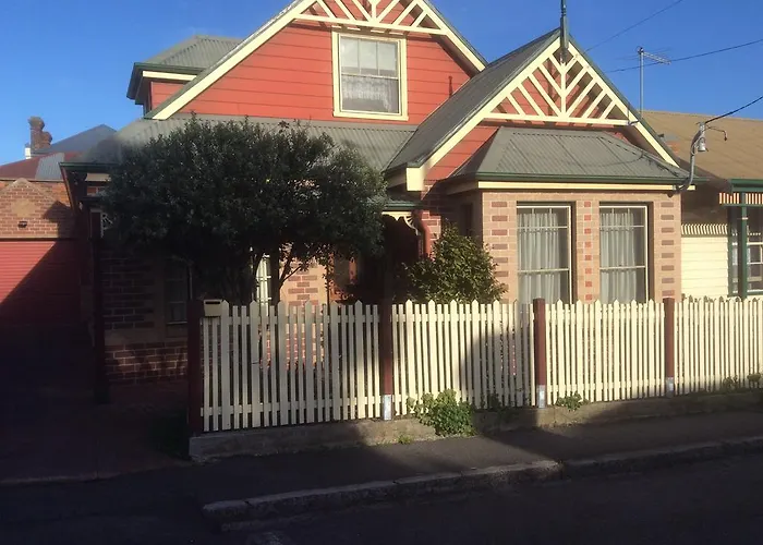 City Townhouse Walking Distance To City