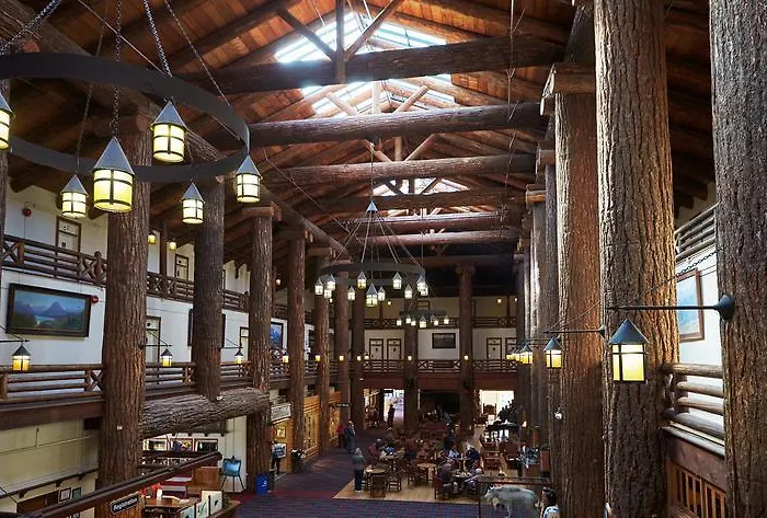 Glacier Park Lodge