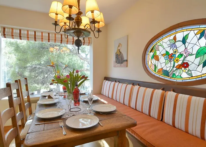 Villa With Enchanting Sea Views And Pool For 7 Guests